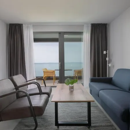 Dinora Apartment *