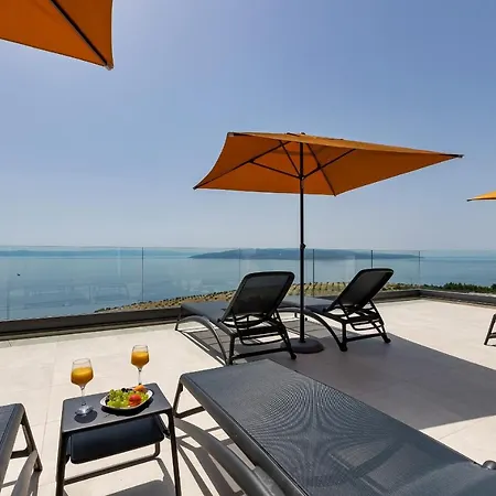 Dinora Apartment