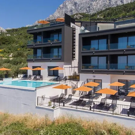 Dinora * Makarska
